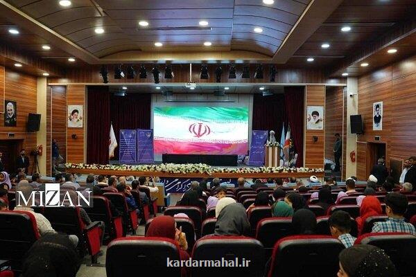 اهدای بسته های حمایتی به دانش آموزان برتر زیر پوشش کمیته امداد