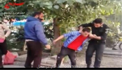 ⁠برخورد شهرداری با معبربانانی كه دستفروشی را در چهارراه ولیعصر كتك زدند